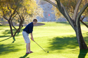 Junior Golfer Ready to Swing - OAO offers NCAA approved courses for student athletes